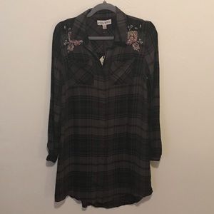 Plaid dress with rose embroidery